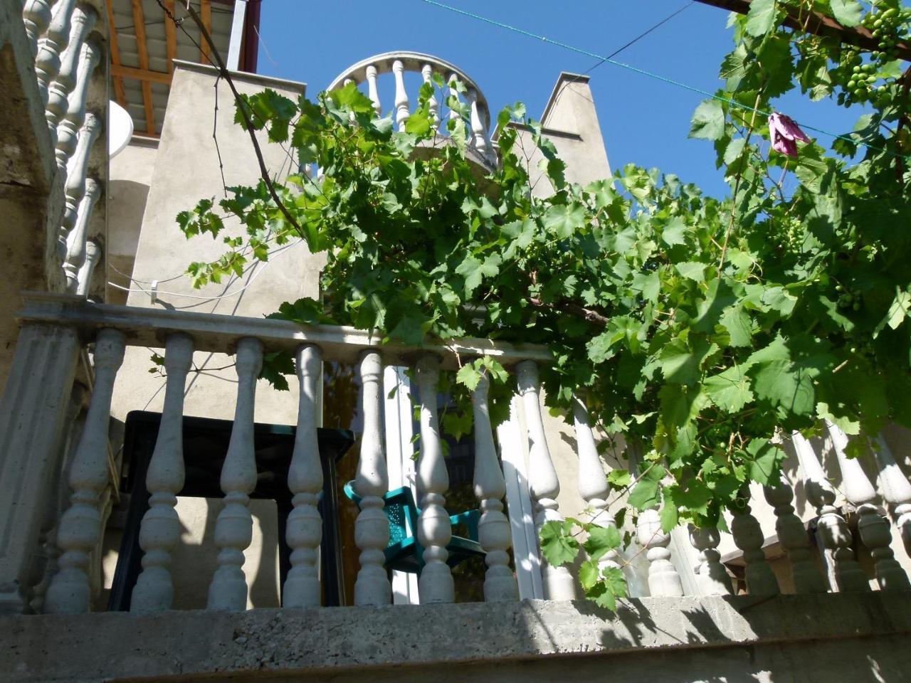 Why Me Eco-Friendly Hostel Тбилиси Екстериор снимка